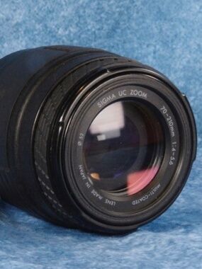 Sigma UC Zoom Multi-Coated 70-210mm f/1:4-5.6 - Canon Mount - Read